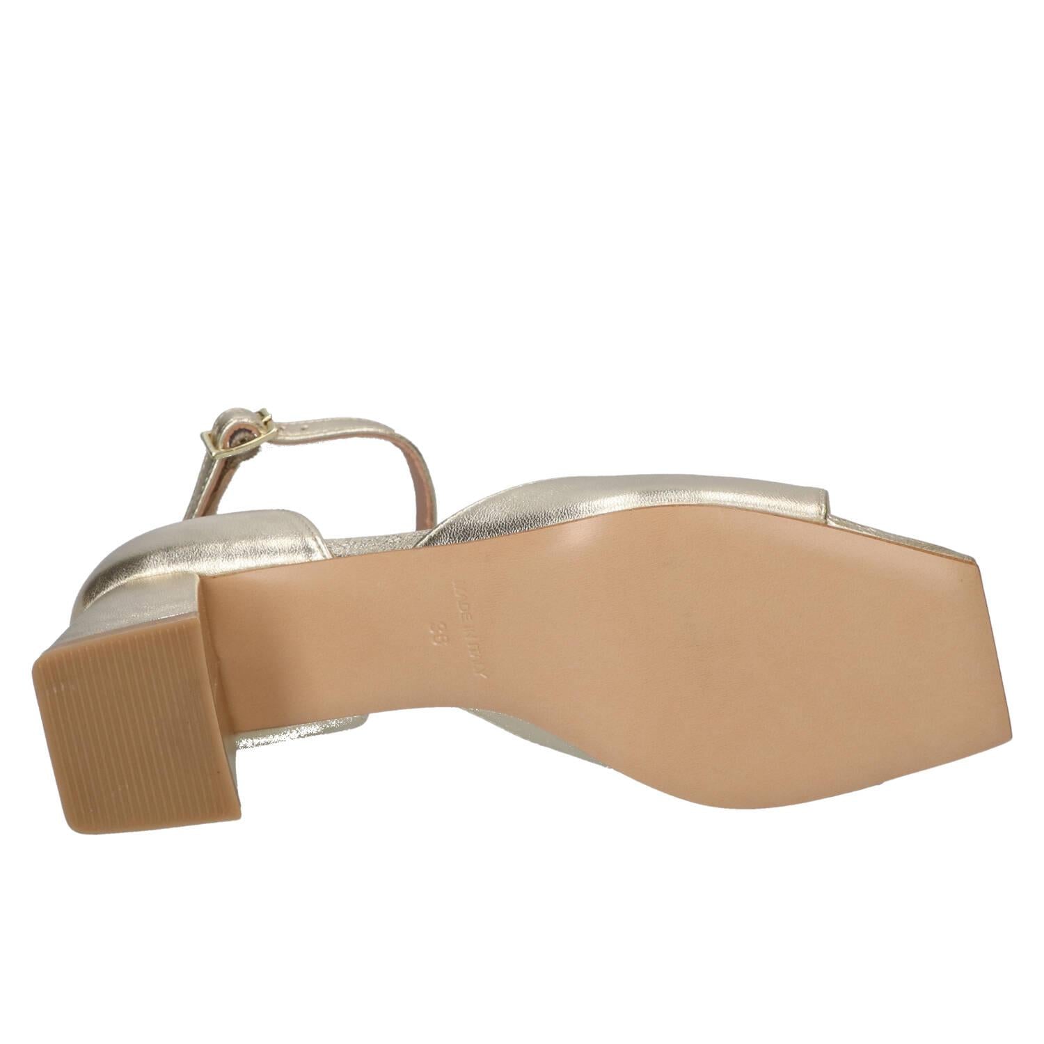 Sandalen, Goud