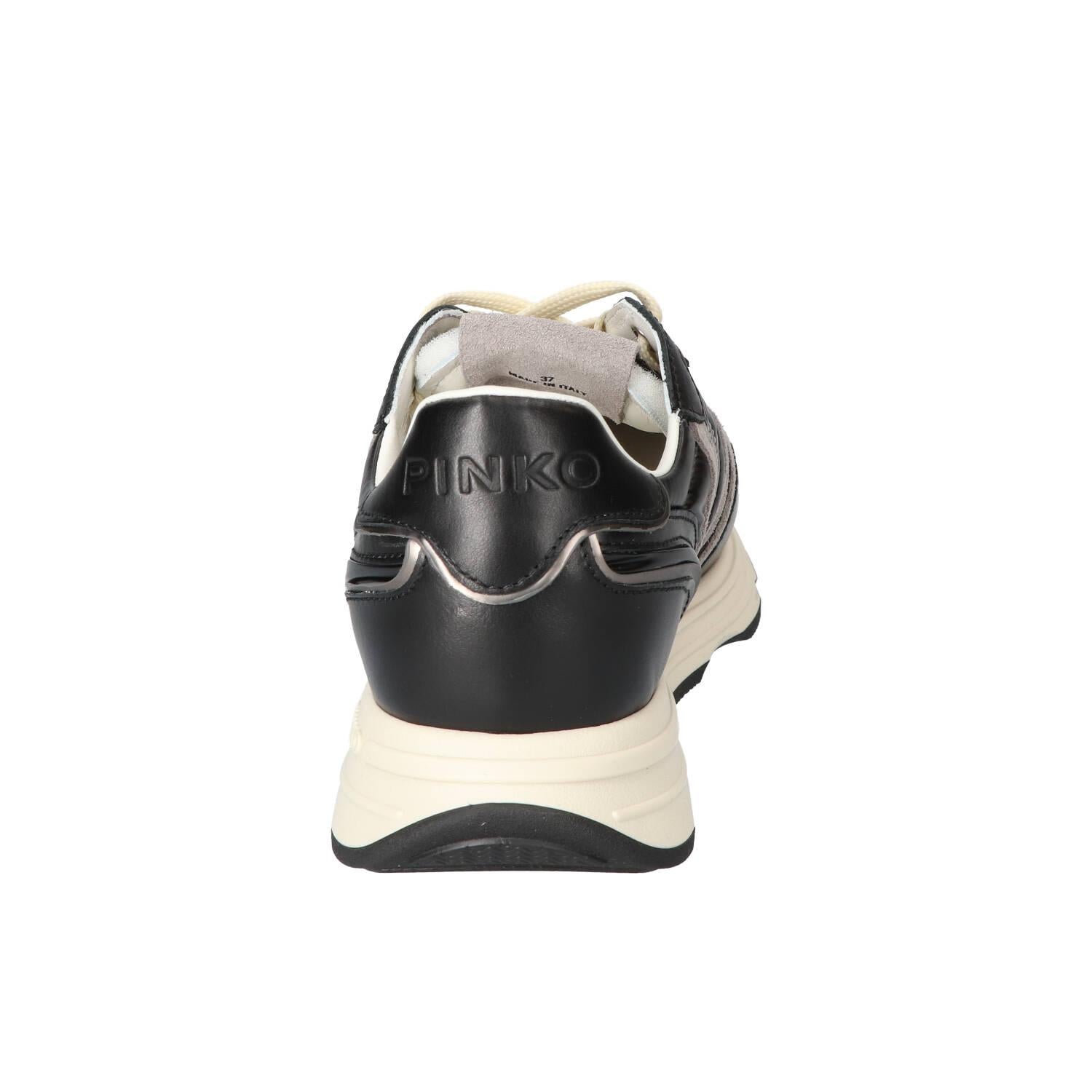 Sneakers, Zwart