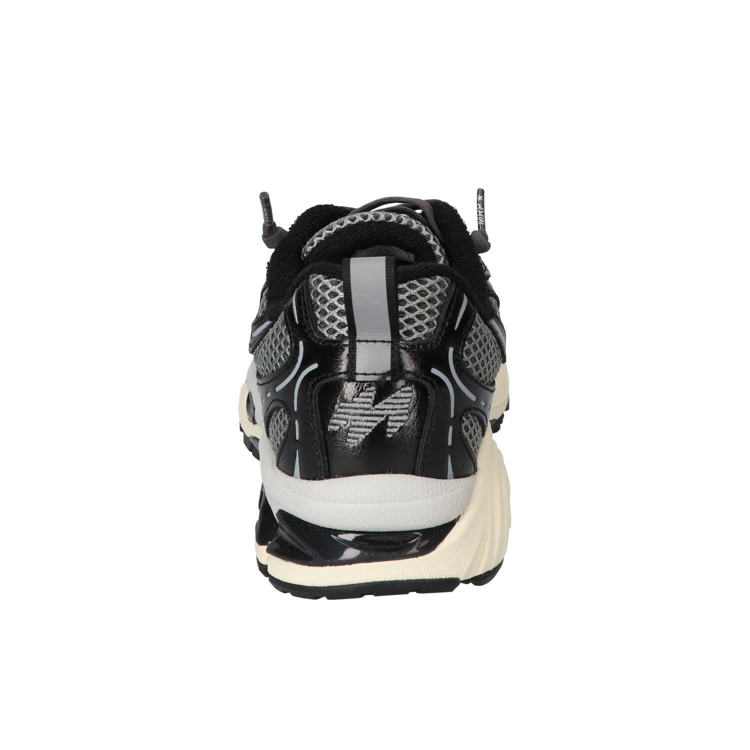 Sneakers, Zwart