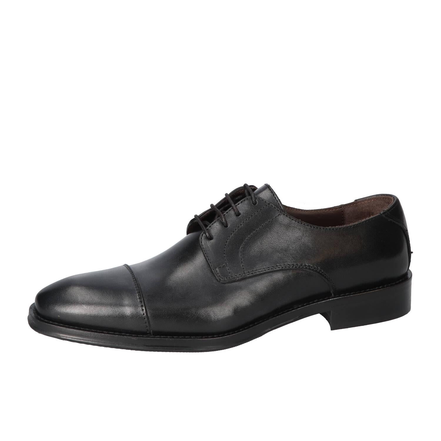 Veterschoenen, Zwart