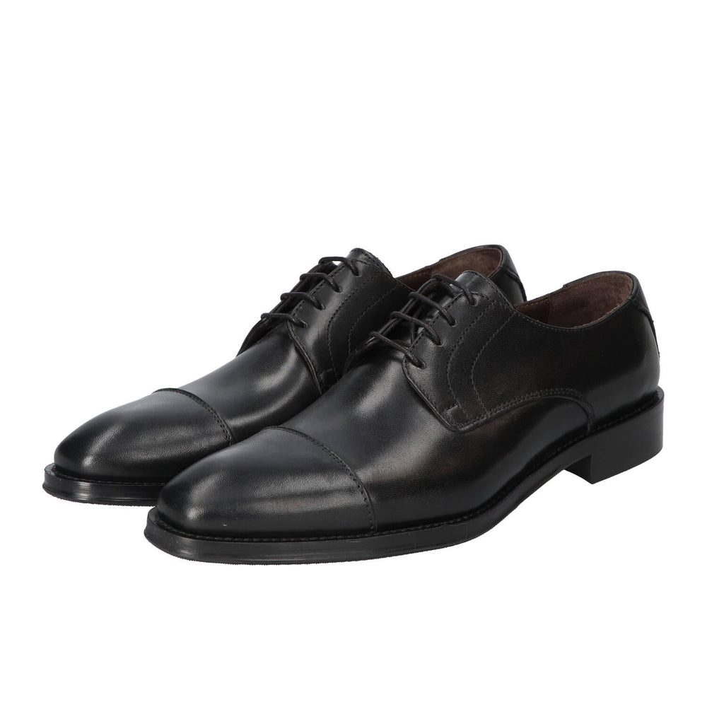Veterschoenen, Zwart