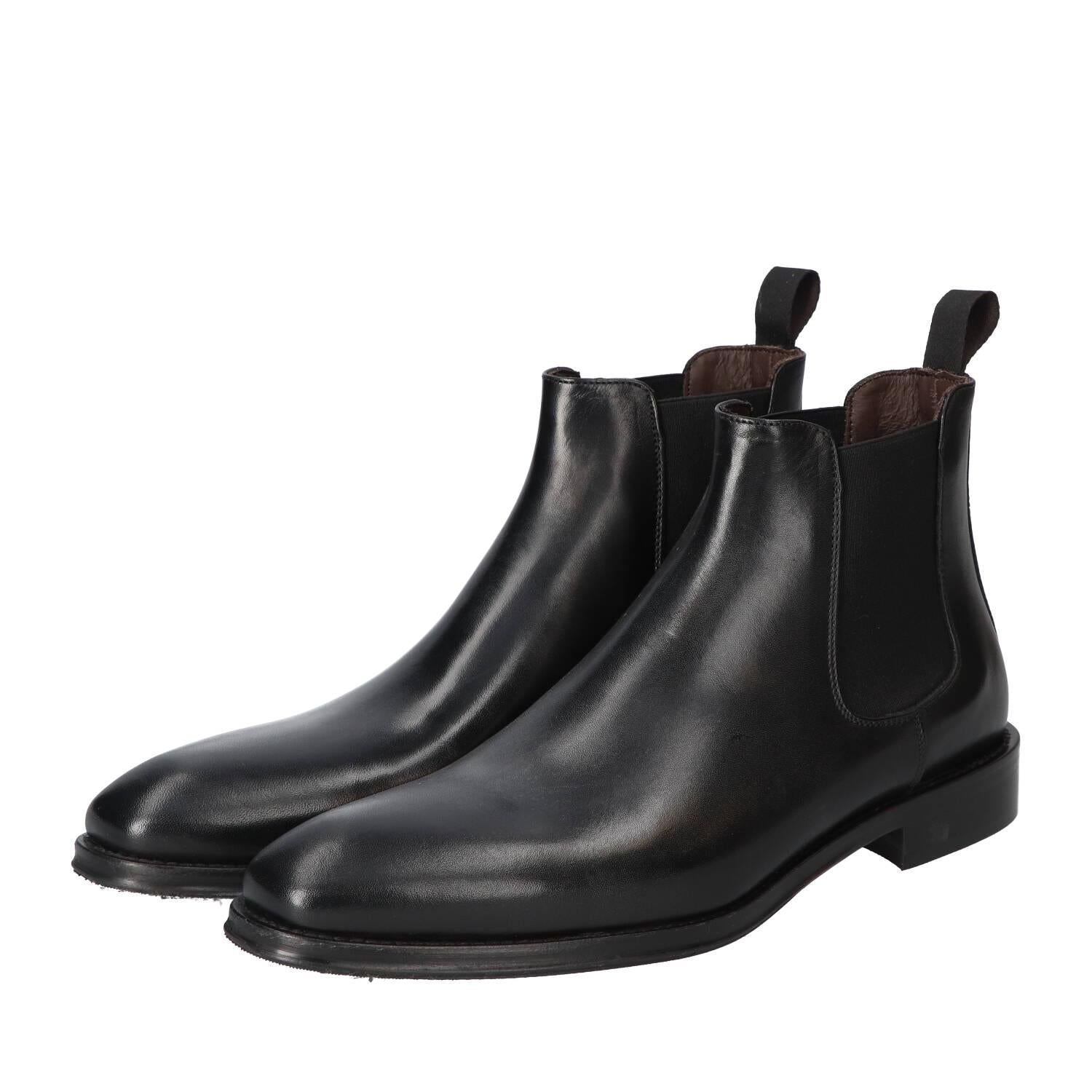 Boots, Zwart
