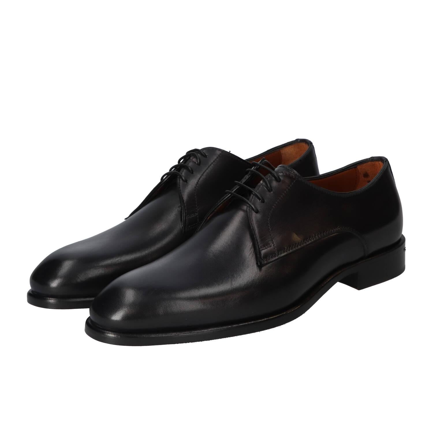 Veterschoenen, Zwart