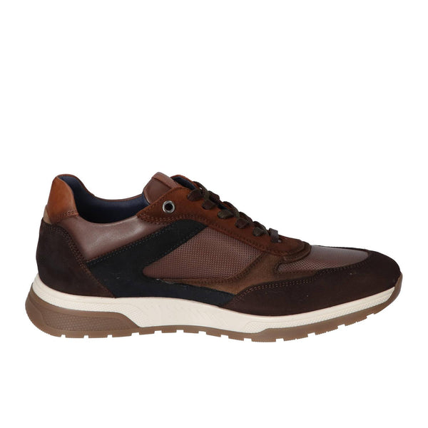 Baskets, marron foncé