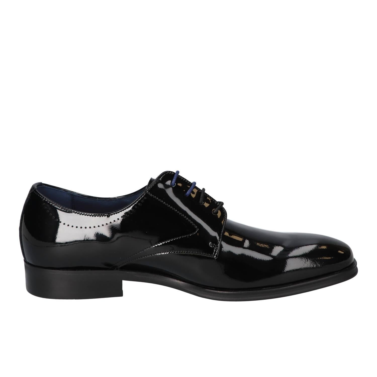 Veterschoenen, Zwart
