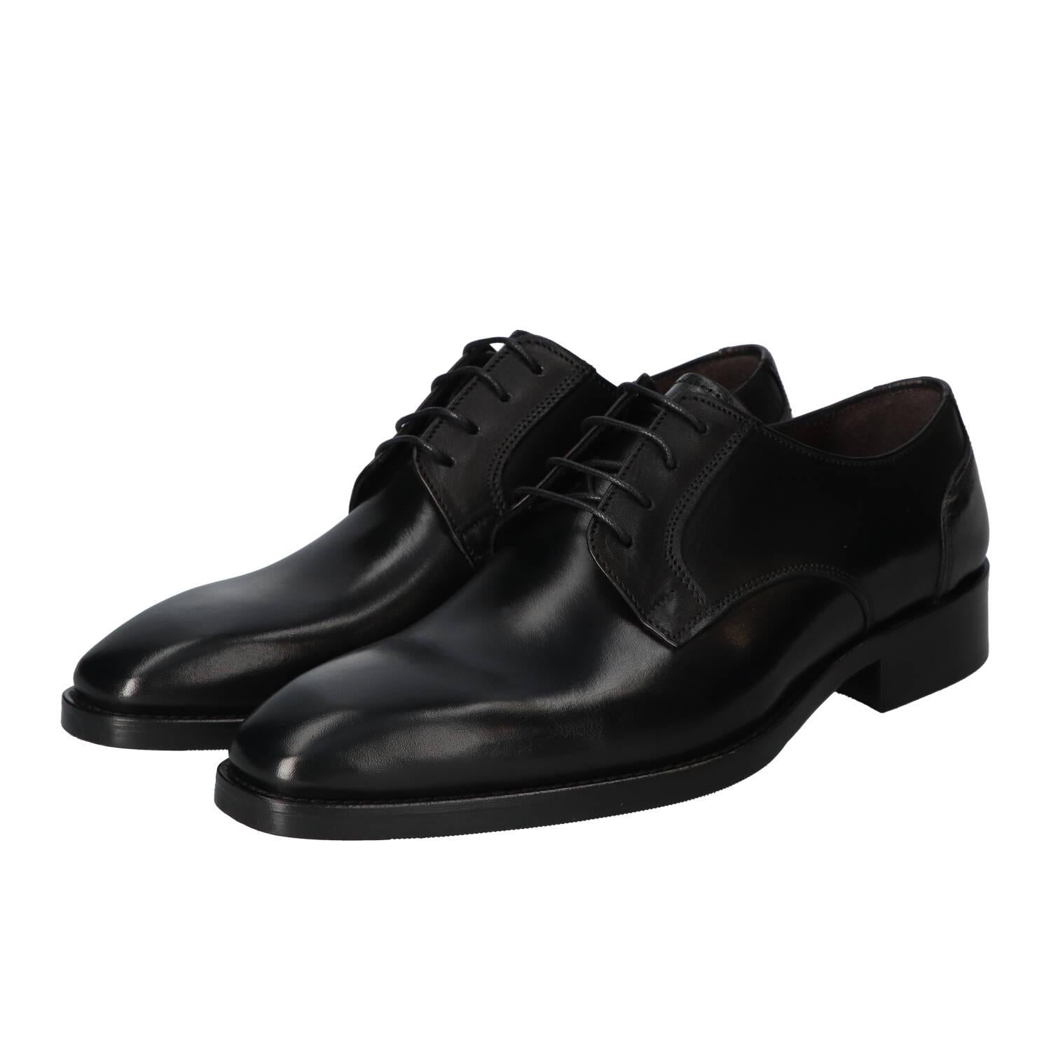 Veterschoenen, Zwart