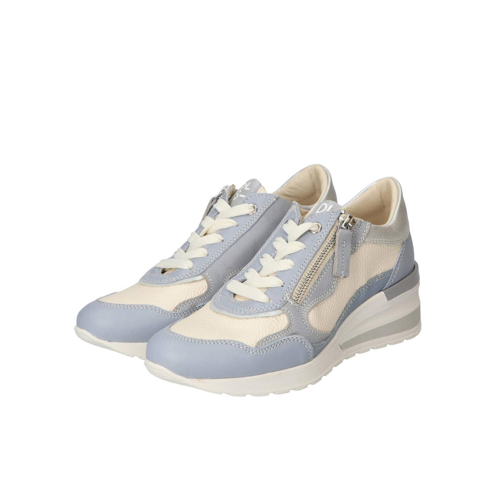 Sneakers, Lichtblauw