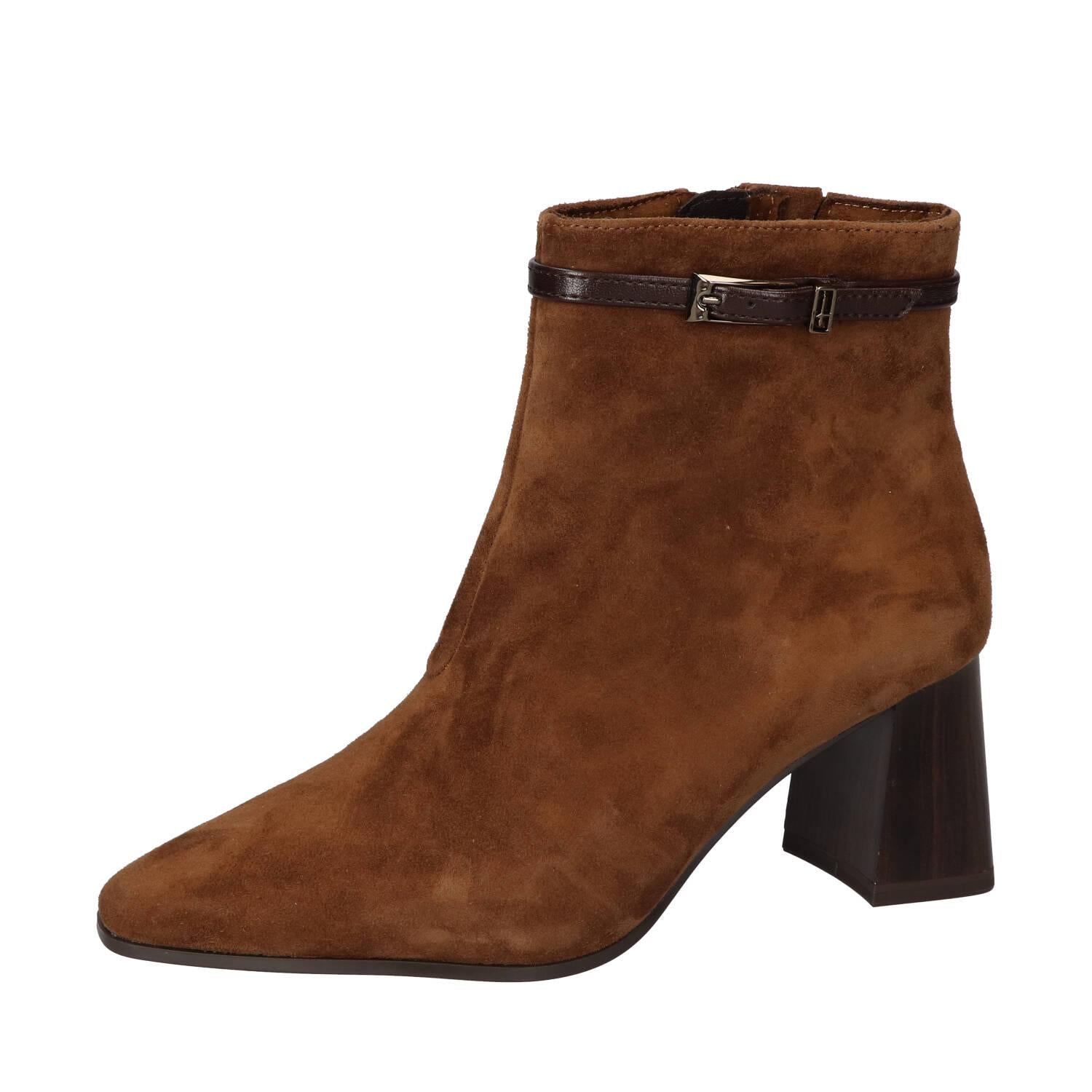 Booties, Cognac
