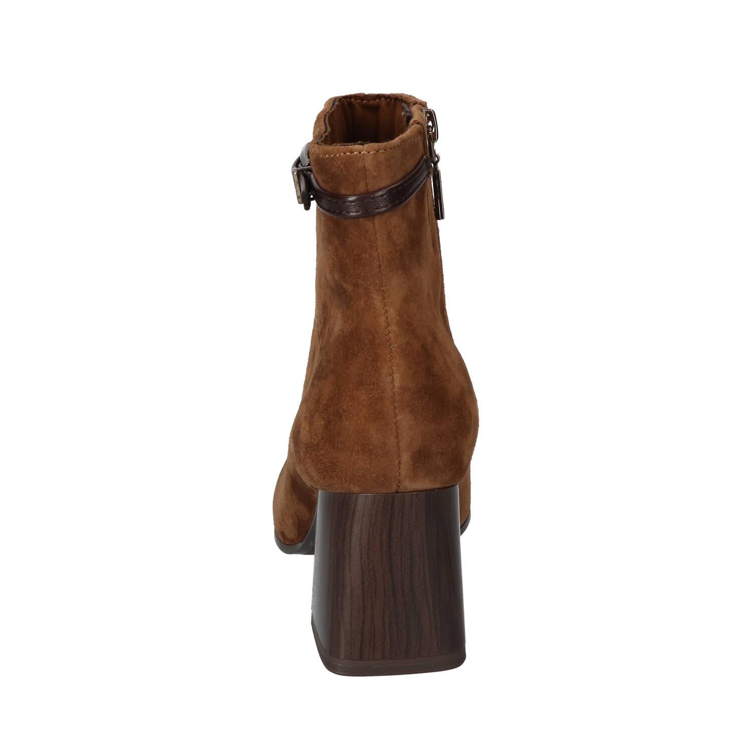 Booties, Cognac