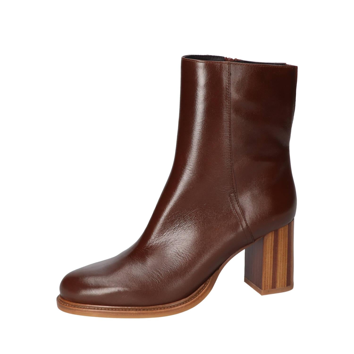 Booties, Cognac