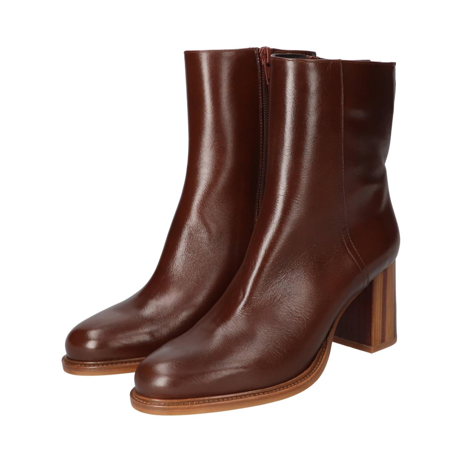 Booties, Cognac