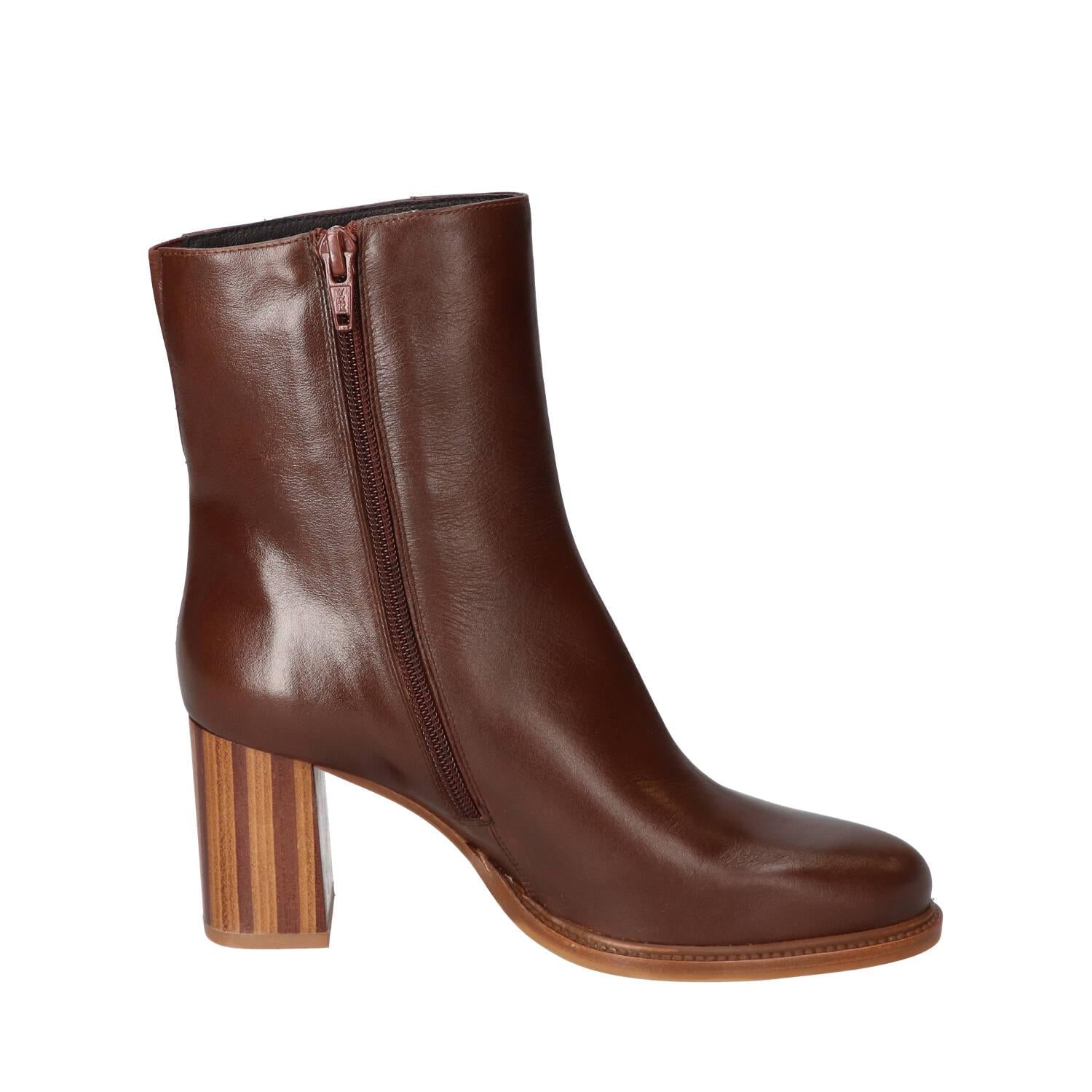Booties, Cognac