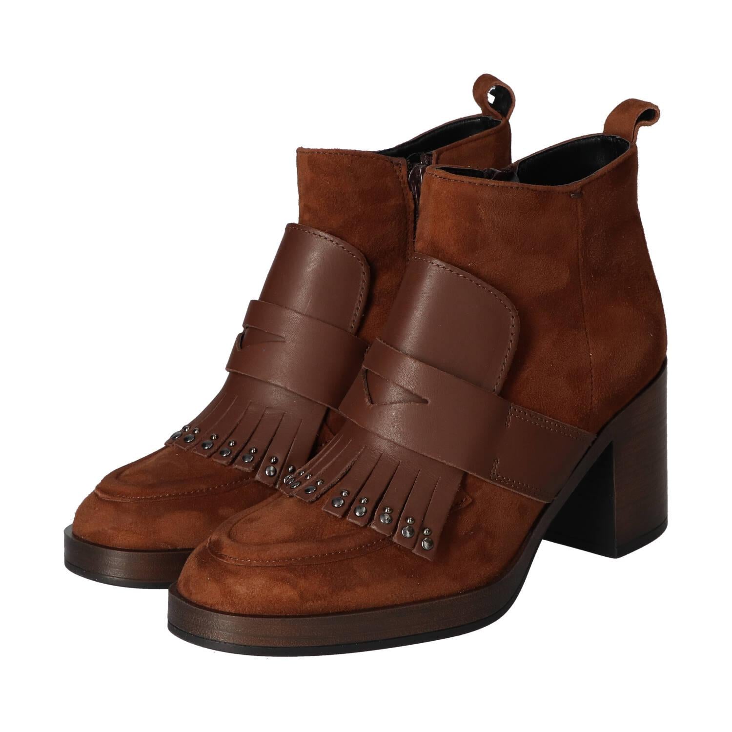 Booties, Cognac