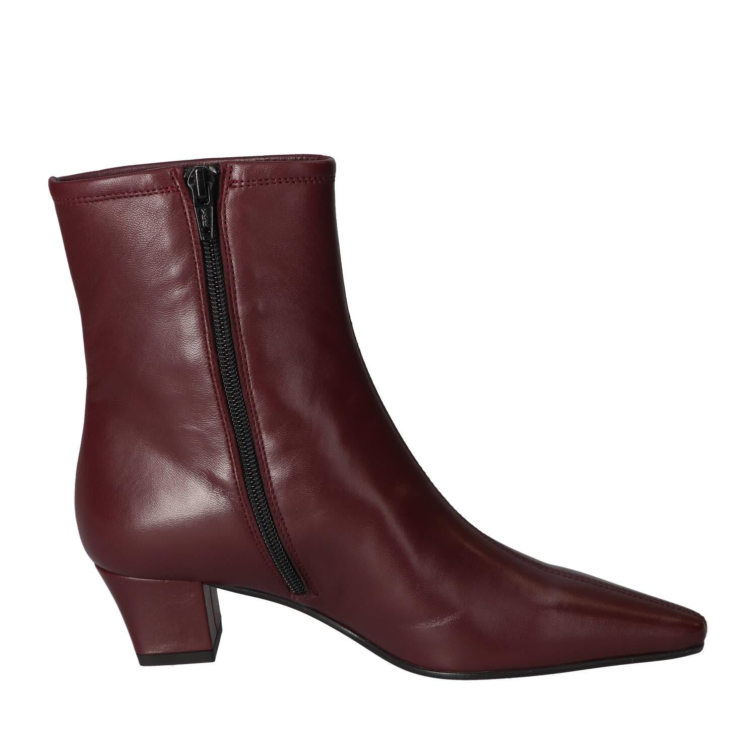 Booties, Bordeaux